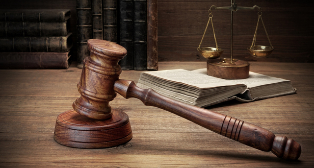 Arizona Lawyer For Appellate And Litigation meeting with client